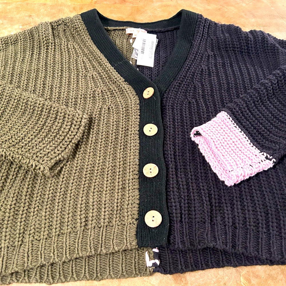 Women’s Lisa Todd cardigan size m   NWT